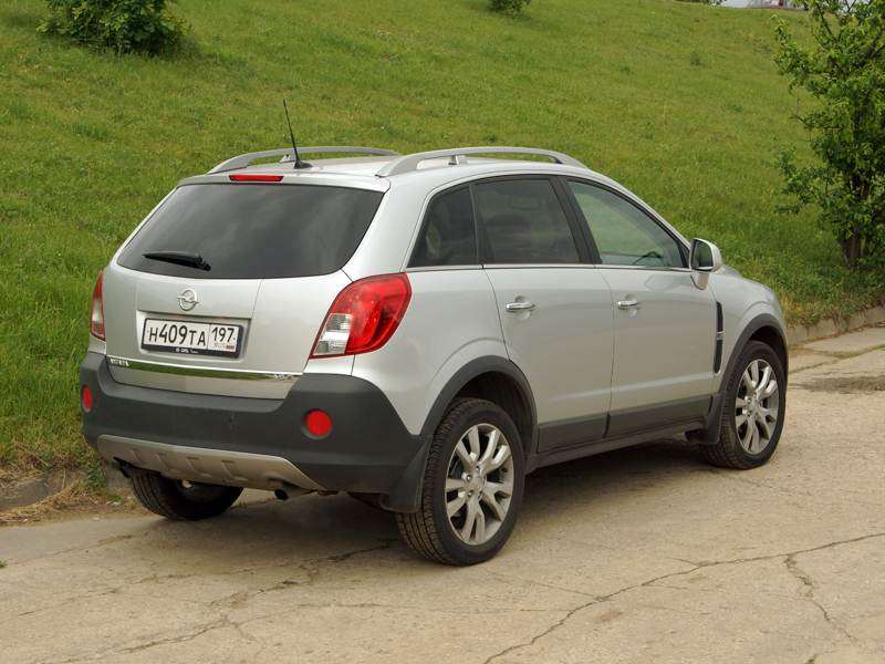 Фото Opel Antara - Кузов только снаружи выглядит объемным. Вместимость его маловата