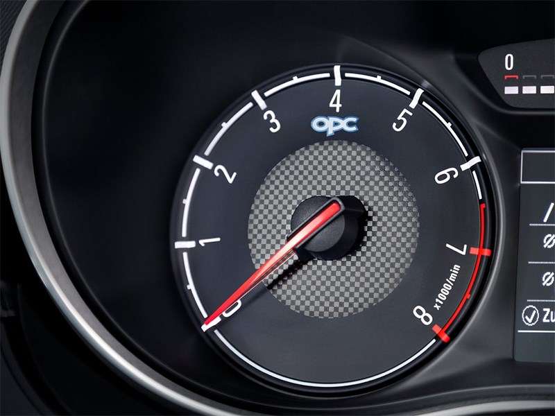 Фото Opel Corsa OPC - Opel Corsa OPC 2015 тахометр