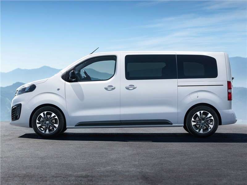 Фото Opel Zafira - Opel Zafira Life 2020 вид сбоку