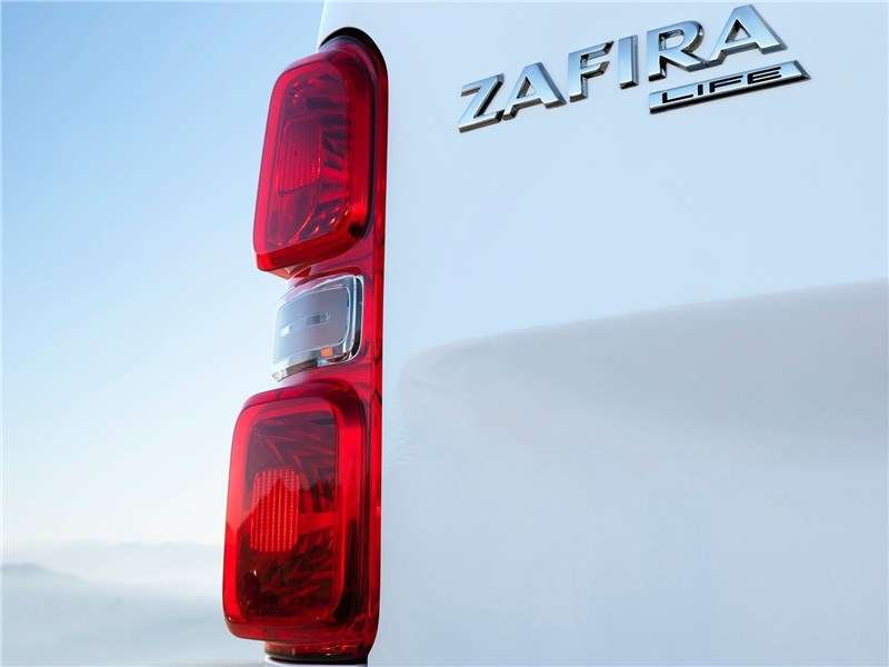 Фото Opel Zafira - Opel Zafira Life 2020 задний фонарь