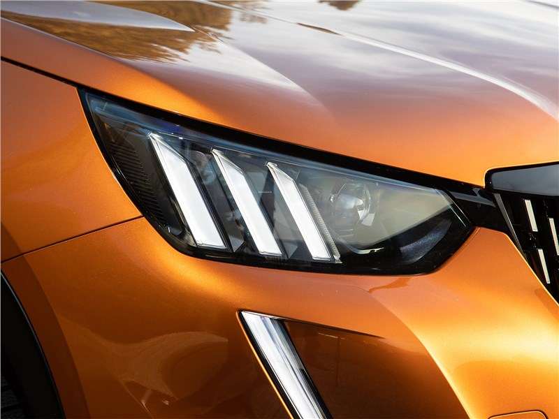 Фото Peugeot 2008 - Светодиодные фары доступны со средней комплектации Allure 