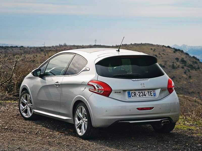 Фото Peugeot 208 GTi - Peugeot 208 GTi 2013 вид сзади