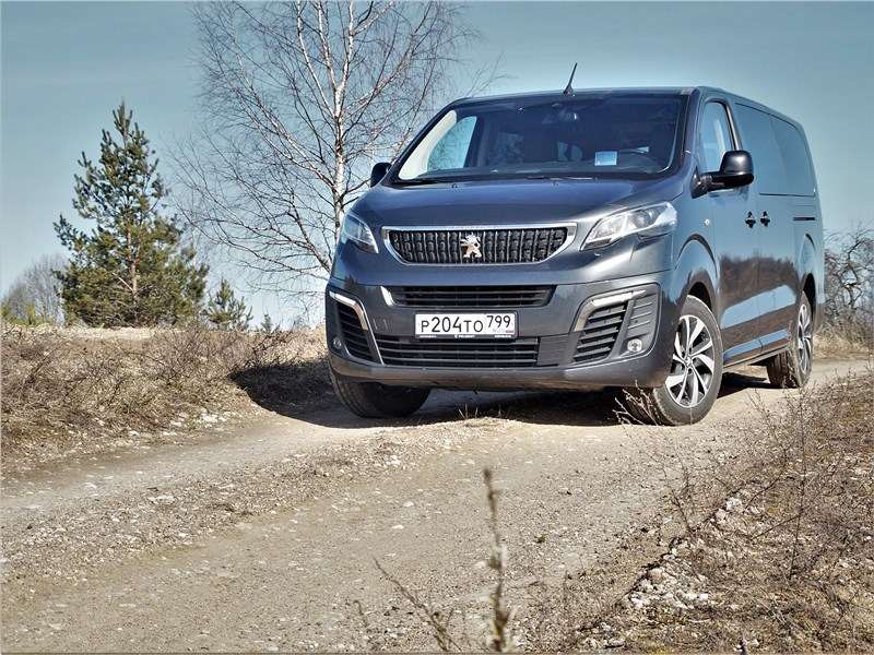 Фото Peugeot Traveller - Peugeot Traveller (2018) вид спереди