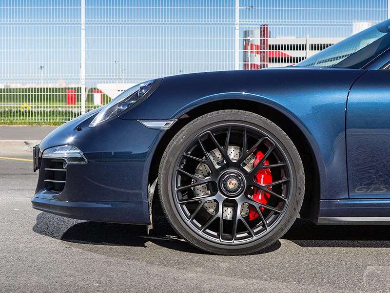 Фото Porsche 911 Carrera 4 GTS - Porsche 911 Carrera 4 GTS переднее колесо