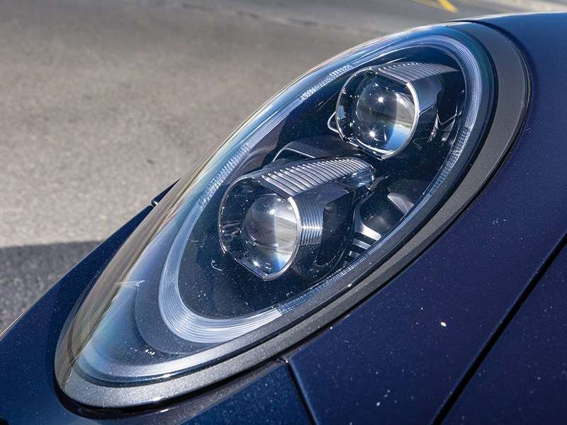 Фото Porsche 911 Carrera 4 GTS - Porsche 911 Carrera 4 GTS передняя фара
