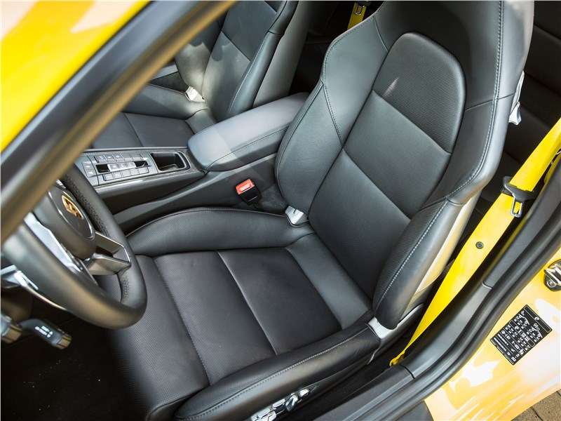 Фото Porsche 911 Carrera 4S - Porsche 911 Carrera 4S кресла