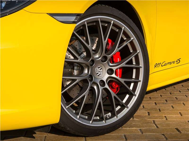 Фото Porsche 911 Carrera 4S - 20-дюймовые колеса со сверхнизкопрофильной резиной