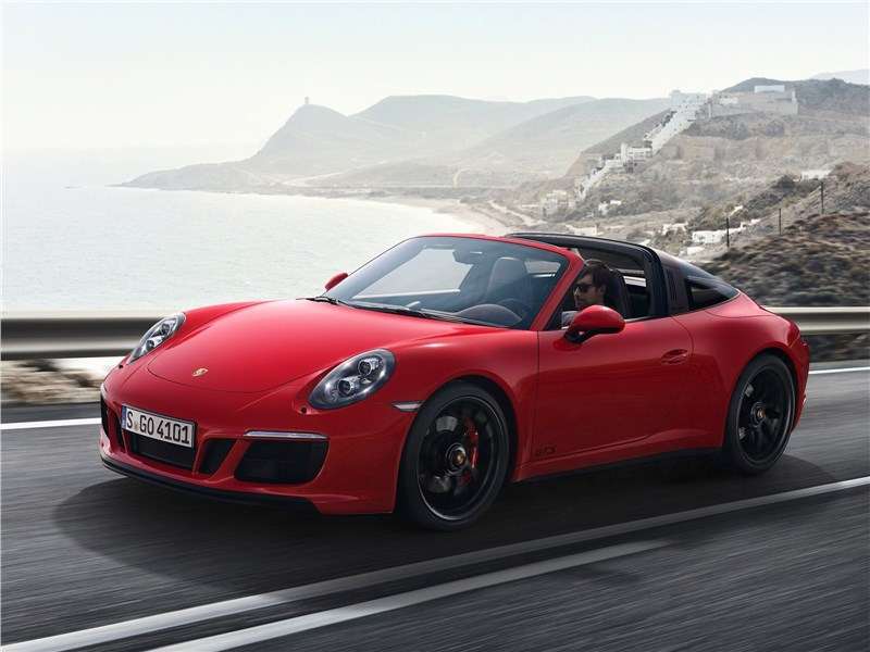 Фото Porsche 911 Carrera GTS - Porsche 911 GTS 2018 вид спереди сбоку