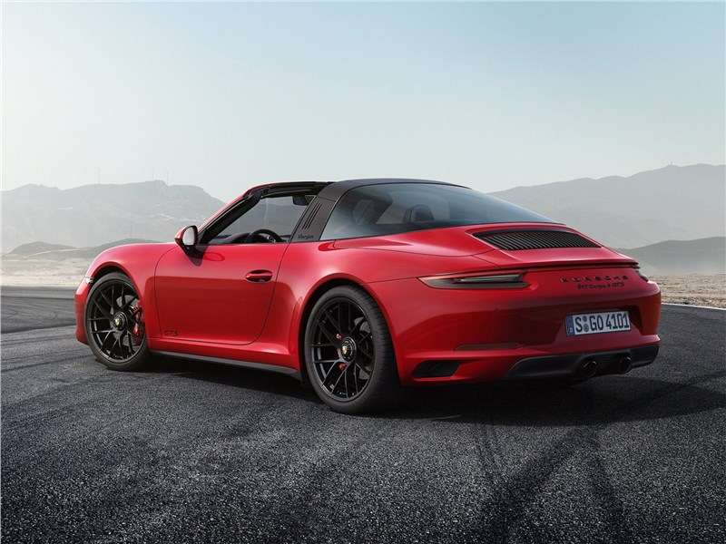 Фото Porsche 911 Carrera GTS - Porsche 911 GTS 2018 вид сзади сбоку