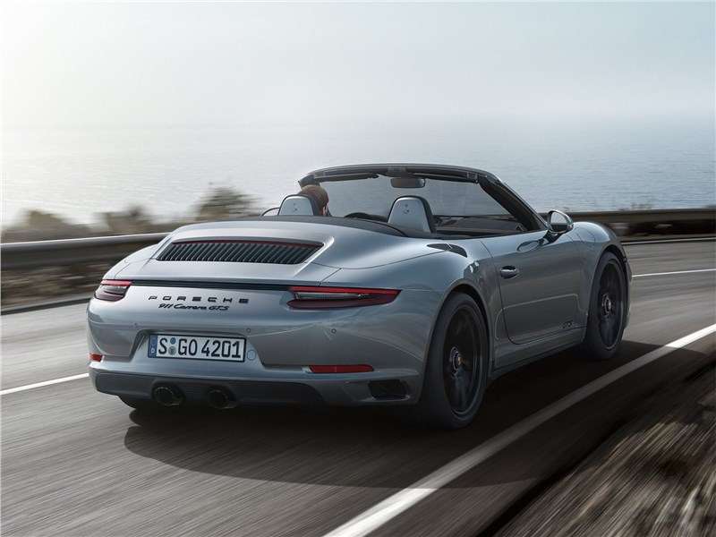 Фото Porsche 911 Carrera GTS - Porsche 911 GTS 2018 вид сзади