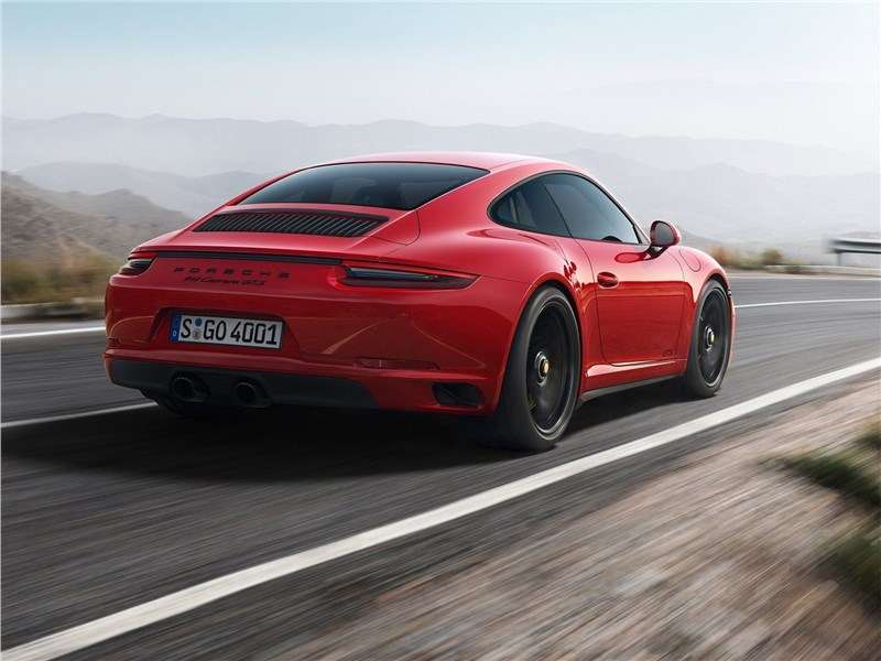 Фото Porsche 911 Carrera GTS - Porsche 911 GTS 2018 вид сзади