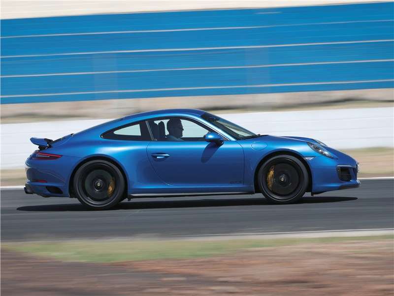 Фото Porsche 911 Carrera GTS - Porsche 911 GTS 2018 вид сбоку