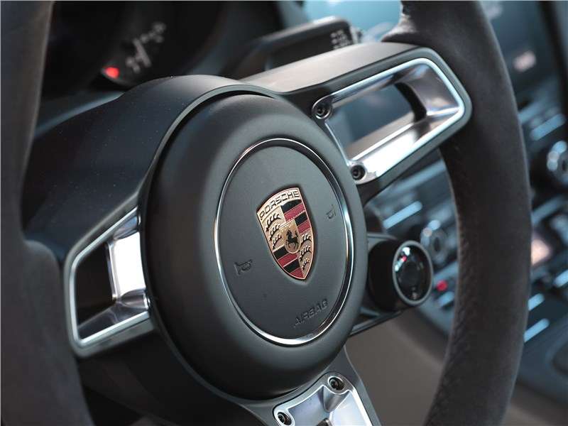 Фото Porsche 911 Carrera GTS - Porsche 911 GTS 2018 руль