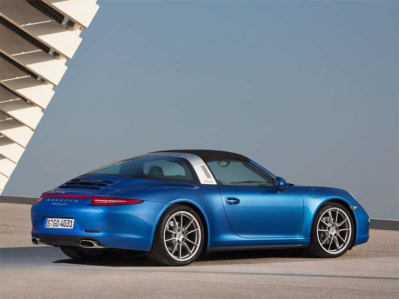 Фото Porsche 911 Targa 4 - Porsche 911 Targa 2014 вид сзади закрытый