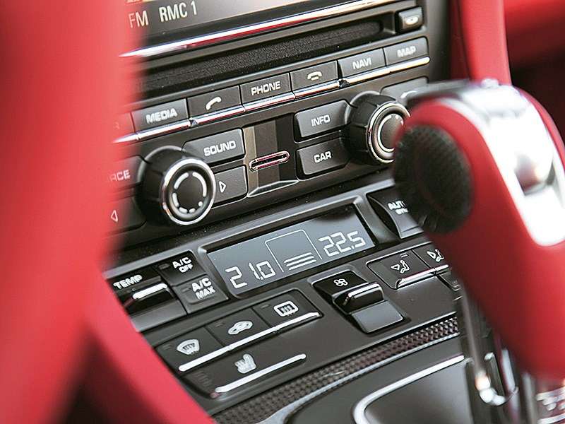 Фото Porsche 911 Targa 4 - Porsche 911 Targa 2014 кнопки управления