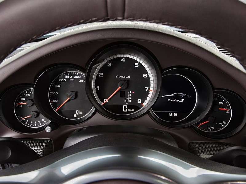 Фото Porsche 911 Turbo S - Porsche 911 Turbo S 2013 приборная панель