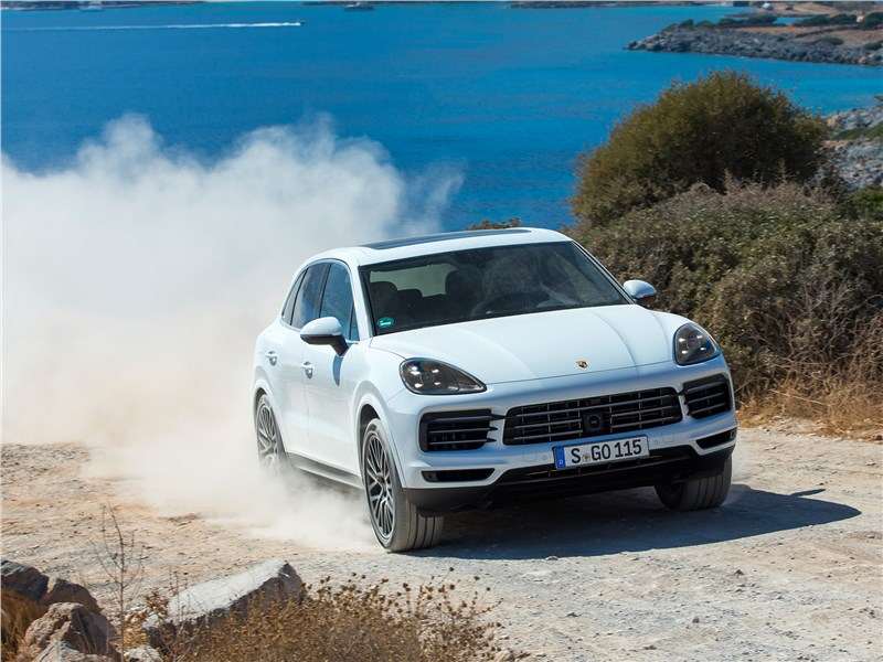 Фото Porsche Cayenne - Прибавив в комфорте, Cayenne достиг еще большего прогресса в поведении на дороге