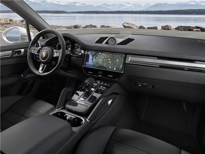 Фото Porsche Cayenne - В салоне почти не осталось кнопок. Качество отделочных материалов высочайшее