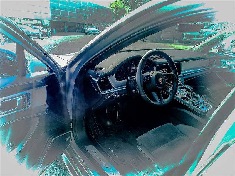 Фото Porsche Panamera - Интерьер встречает хайтеком
