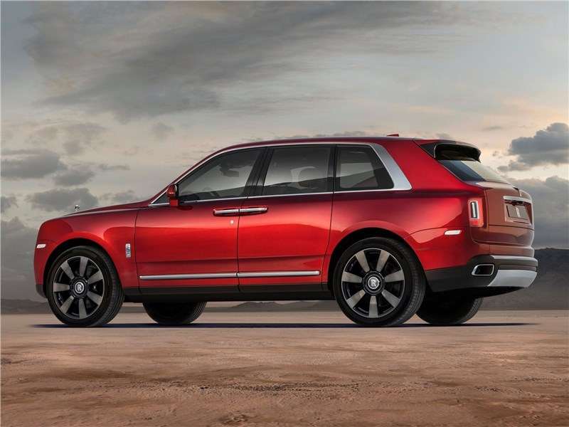 Фото Rolls-Royce Cullinan - Rolls-Royce Cullinan 2019 вид сзади