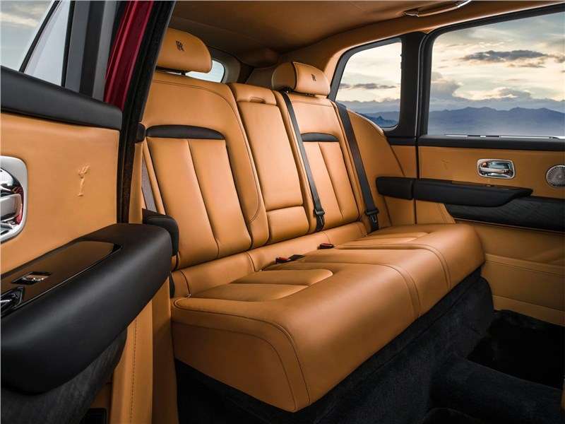 Фото Rolls-Royce Cullinan - Rolls-Royce Cullinan 2019 задний диван