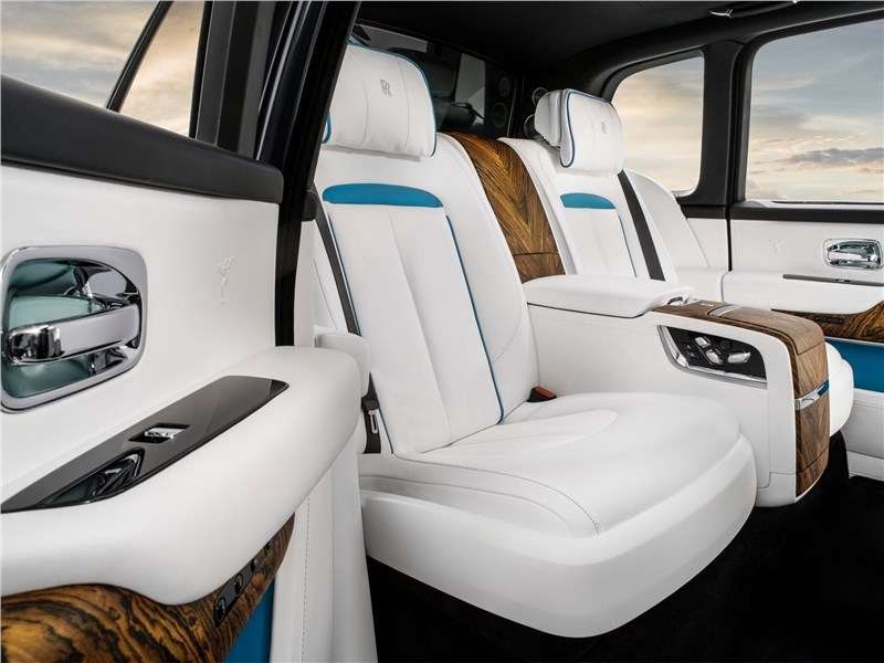 Фото Rolls-Royce Cullinan - Rolls-Royce Cullinan 2019 задние кресла