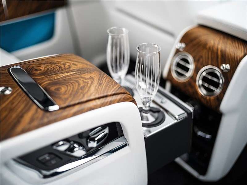 Фото Rolls-Royce Cullinan - Rolls-Royce Cullinan 2019 задние кресла