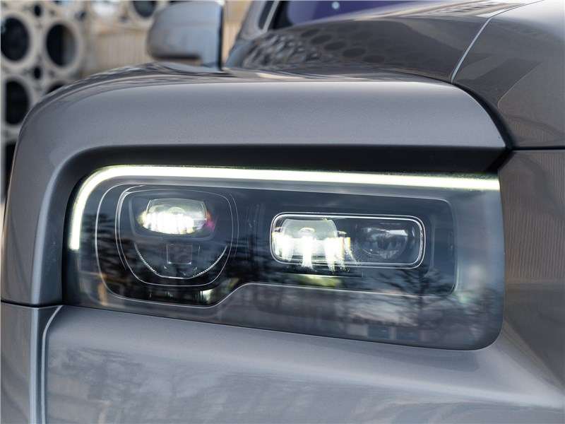 Фото Rolls-Royce Cullinan - Диодная оптика дополнена лазерными «пушками»