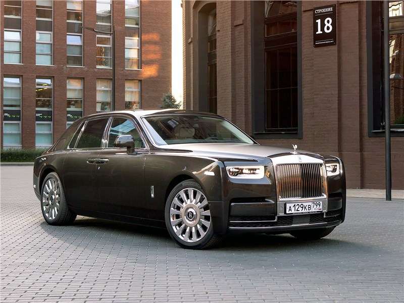 Фото Rolls-Royce Phantom - Rolls-Royce Phantom 2018 вид спереди