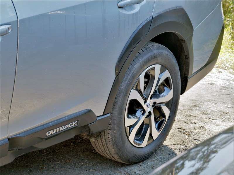 Фото Subaru Outback - Накладки на колесных арках стали шире 
