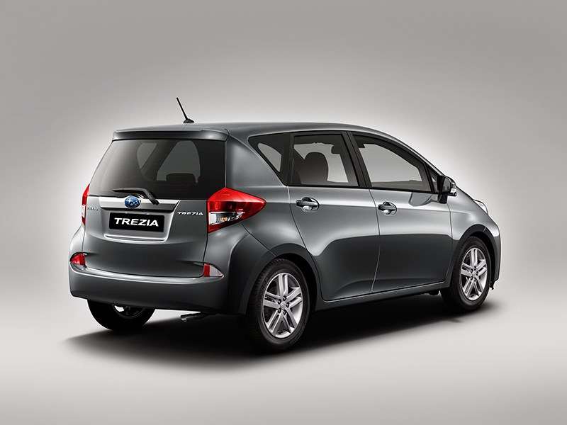 Фото Subaru Trezia - Subaru Trezia 2011 вид сзади серая