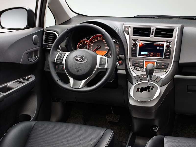 Фото Subaru Trezia - Subaru Trezia 2011 водительское место