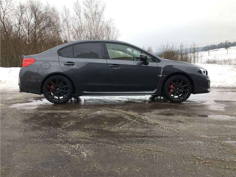 Фото Subaru WRX - Вид сбоку для WRX – не самый выигрышный ракурс