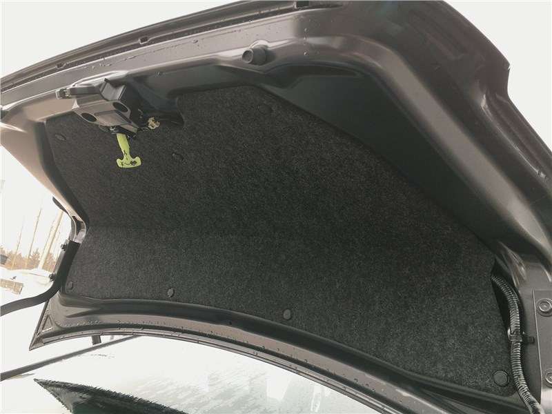 Фото Subaru WRX - Электропривод двери багажника – ладно, но почему с изнанки нет ручки?