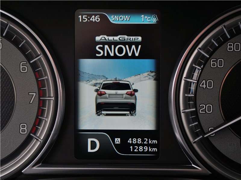 Фото Suzuki Vitara - Так выглядит картинка, подтверждающая выбор режима SNOW. Только после его включения можно перейти в режим LOCK (заблокировать межосевую муфту)