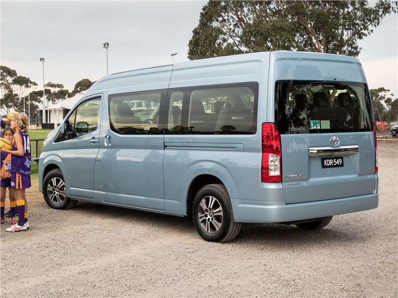 Фото Toyota Hiace - Toyota Hiace 2019 вид сбоку сзади
