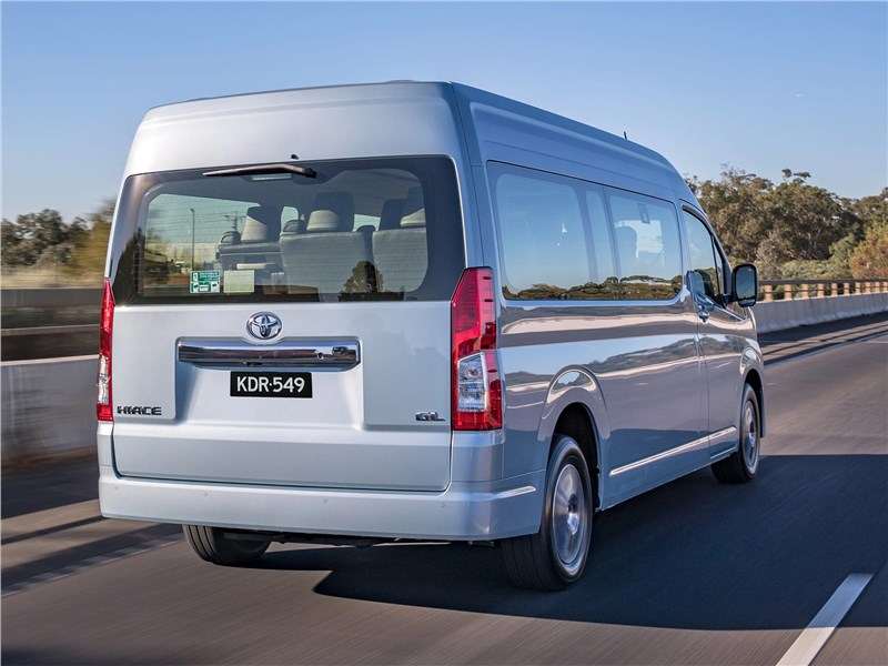 Фото Toyota Hiace - Toyota Hiace 2019 вид сзади