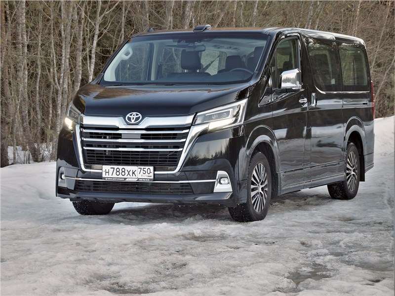 Фото Toyota Hiace - Toyota Hiace (2019) вид спереди