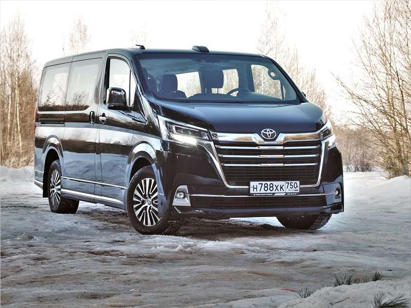 Фото Toyota Hiace - Toyota Hiace (2019) вид спереди