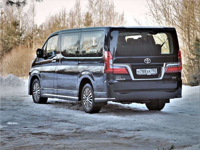 Фото Toyota Hiace - Toyota Hiace (2019) вид сзади