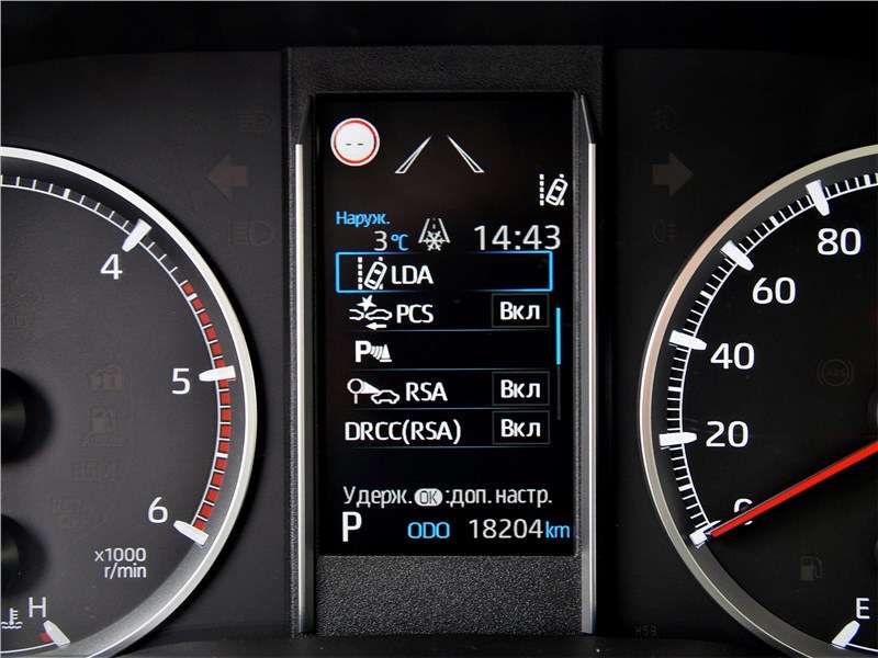 Фото Toyota Hiace - Считается, что автомобиль оснащён, скажем так, «не очень». Есть перспективы развития. На самом деле, здесь немало систем безопасности, которые можно активировать