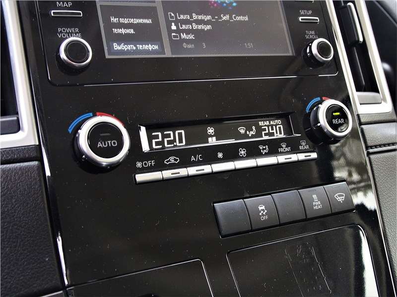 Фото Toyota Hiace - Климат-контроль в передней части салона — двухзонный 