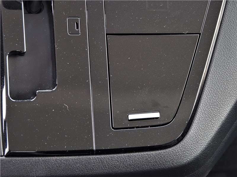 Фото Toyota Hiace - Это не заглушка, а крышка,...