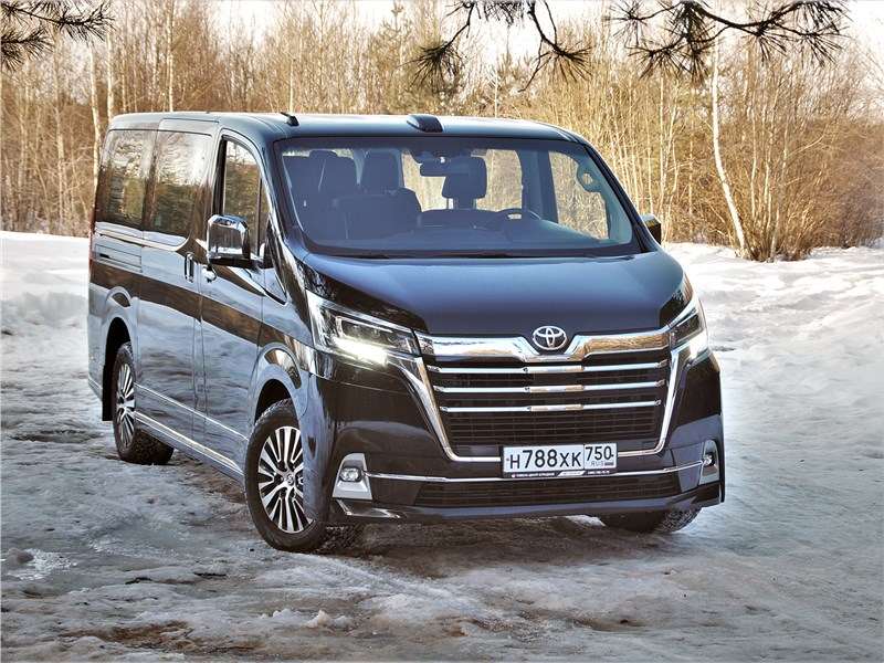 Фото Toyota Hiace - Toyota Hiace (2019) вид спереди