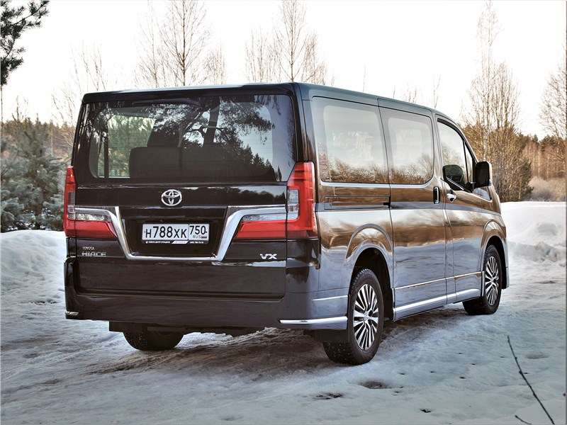 Фото Toyota Hiace - Toyota Hiace (2019) вид сзади