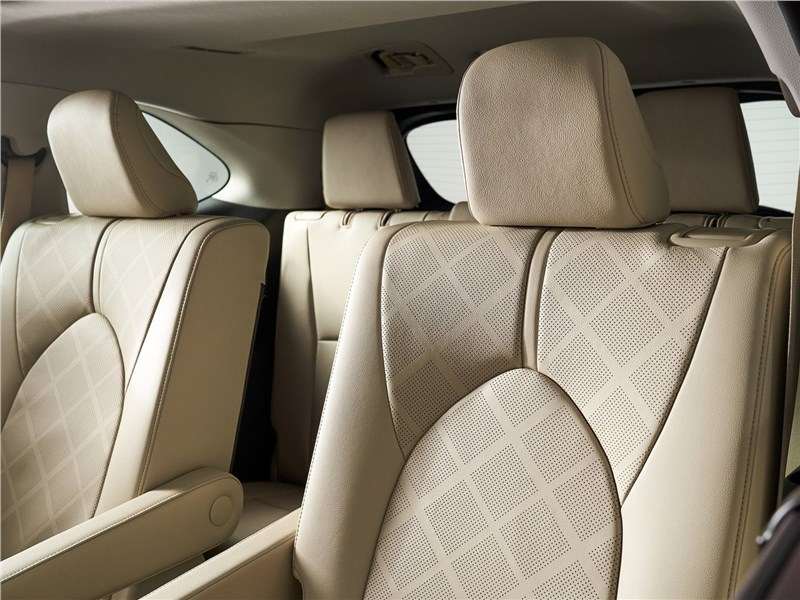 Фото Toyota Highlander - Toyota Highlander 2020 кресло водителя
