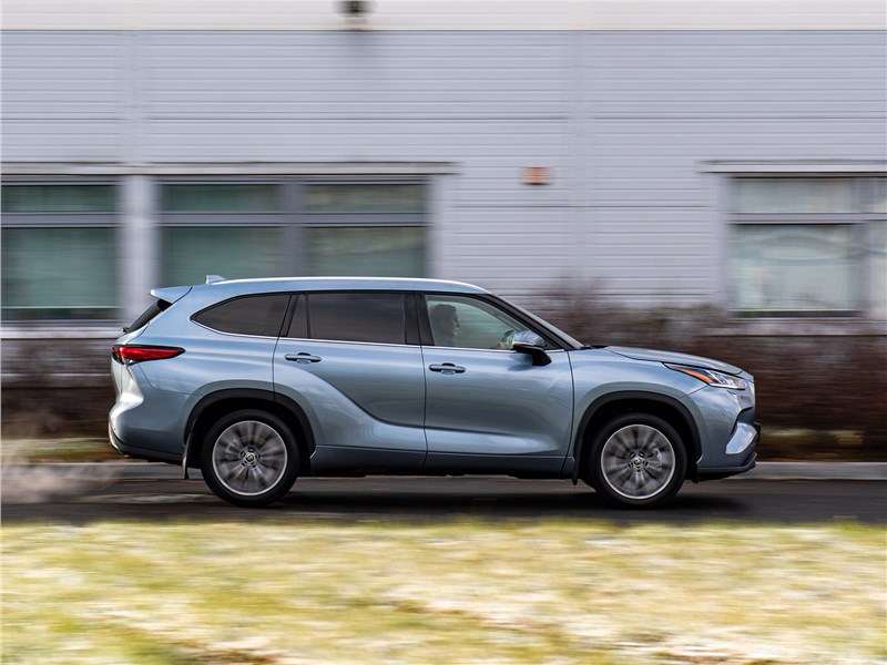 Фото Toyota Highlander - Toyota Highlander (2020) вид сбоку