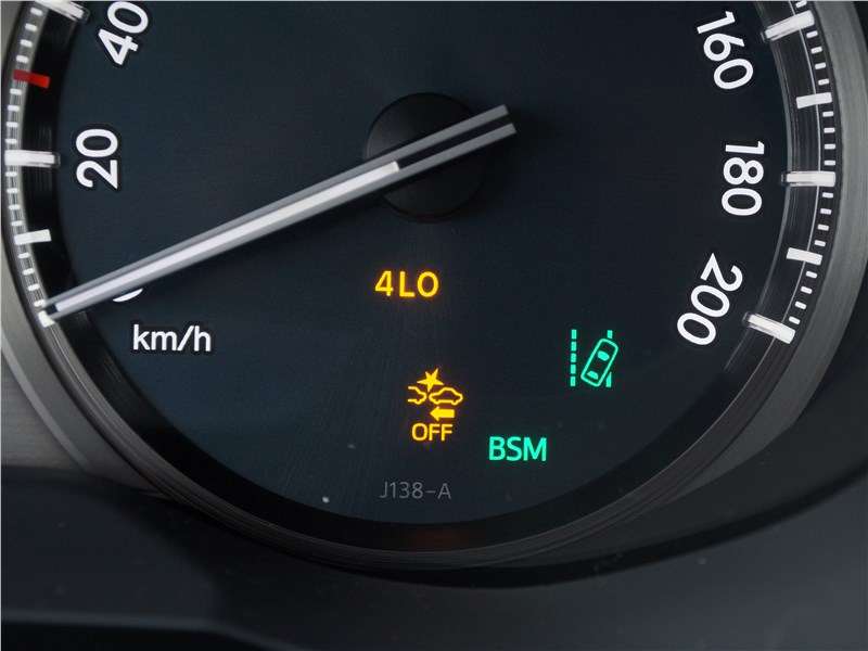 Фото Toyota Land Cruiser Prado - При включении понижающей передачи автоматически отключается система предотвращения столкновений