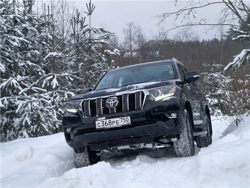 Фото Toyota Land Cruiser Prado - На данном уклоне автомобиль двигался вверх даже на пятом «уровне» системы Crawl Control, не говоря о нижних. Однако для фото пришлось остановиться,...
