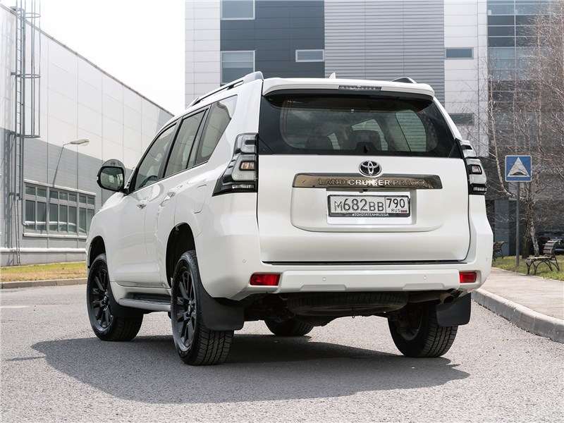 Фото Toyota Land Cruiser Prado - В топовой комплектации доступно опциональное 7-местное исполнение, где третий ряд складывается электроприводом